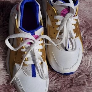 Kids hurrache/peanut butter jelly size 2